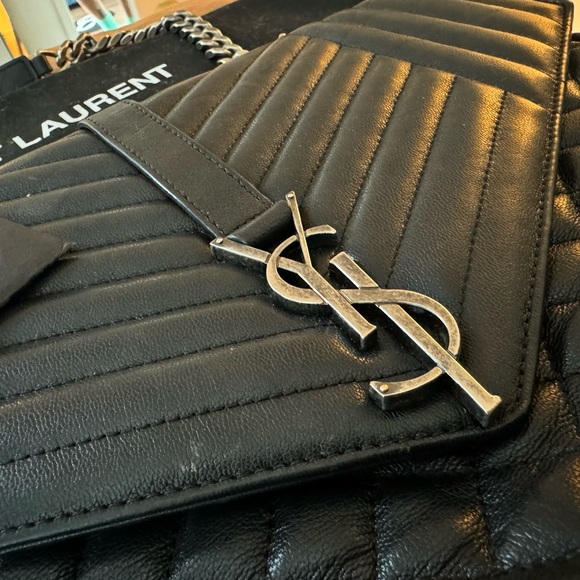 YSL Envelope Triquilt Medium YSL Shoulder Bag in Grained Leather - Picture 4 of 8